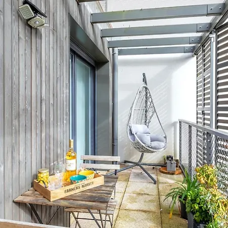 Beautiful 2 Bedroom In Ideal For Professionals Apartment *